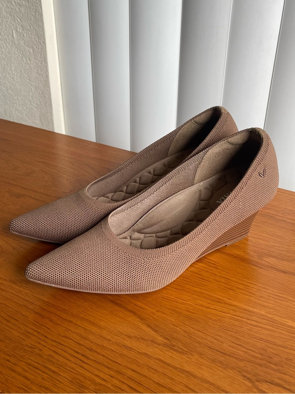 Vivaia Aria Pointed Toe Wedge Brown Size 39/8